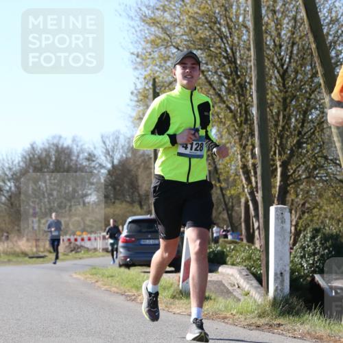 06.04.2025 - 44. Internationalen Wilhelmsburger Insellauf Jannik Wohlers http://msf.ph/oto/7622270 06.04.2025 10:19:43 Laufen 4128, 4178 meine-sportfotos.de