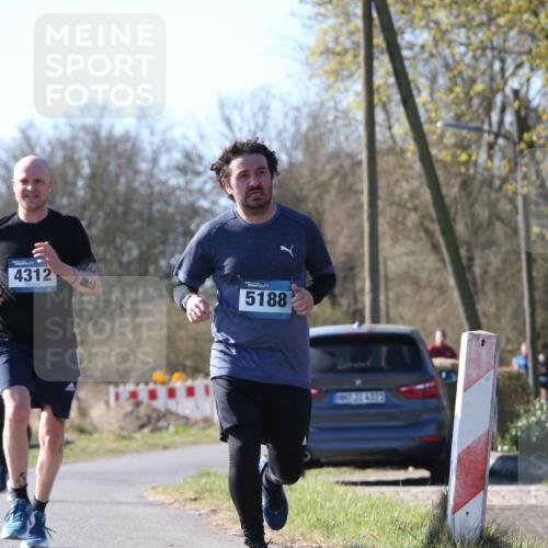 06.04.2025 - 44. Internationalen Wilhelmsburger Insellauf Jannik Wohlers http://msf.ph/oto/7622336 06.04.2025 10:20:20 Laufen 4312, 5188, 31, 4323 meine-sportfotos.de