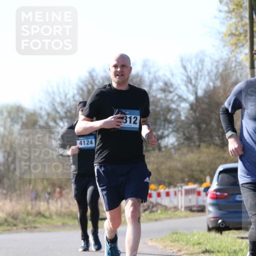 06.04.2025 - 44. Internationalen Wilhelmsburger Insellauf Jannik Wohlers http://msf.ph/oto/7622341 06.04.2025 10:20:21 Laufen 4124, 312, 5188 meine-sportfotos.de