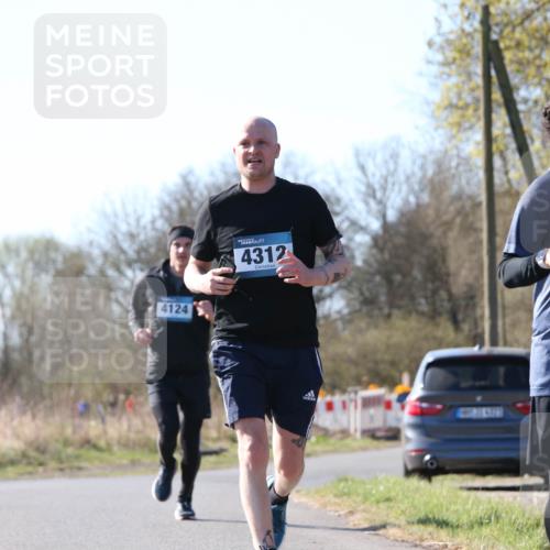 06.04.2025 - 44. Internationalen Wilhelmsburger Insellauf Jannik Wohlers http://msf.ph/oto/7622342 06.04.2025 10:20:21 Laufen 4124, 4312, 5188 meine-sportfotos.de