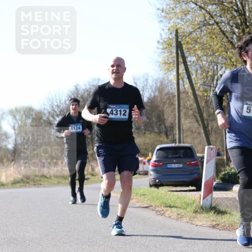 06.04.2025 - 44. Internationalen Wilhelmsburger Insellauf Jannik Wohlers http://msf.ph/oto/7622346 06.04.2025 10:20:22 Laufen 4124, 4312, 14, 8, 31, 4323, 5188 meine-sportfotos.de