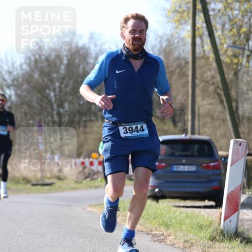 06.04.2025 - 44. Internationalen Wilhelmsburger Insellauf Jannik Wohlers http://msf.ph/oto/7622369 06.04.2025 10:20:44 Laufen 3944 meine-sportfotos.de