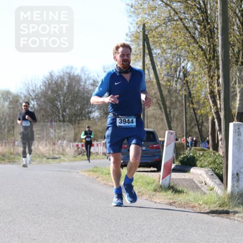 06.04.2025 - 44. Internationalen Wilhelmsburger Insellauf Jannik Wohlers http://msf.ph/oto/7622370 06.04.2025 10:20:45 Laufen 3944 meine-sportfotos.de