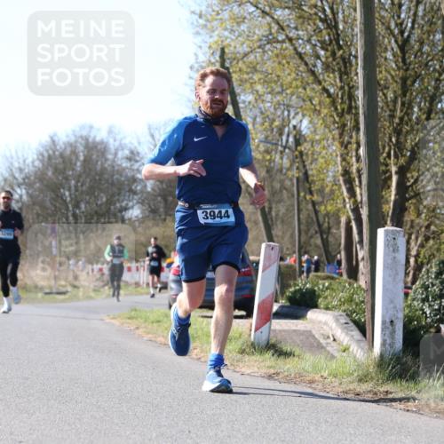 06.04.2025 - 44. Internationalen Wilhelmsburger Insellauf Jannik Wohlers http://msf.ph/oto/7622372 06.04.2025 10:20:45 Laufen 3944 meine-sportfotos.de