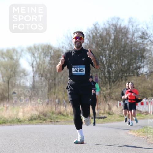 06.04.2025 - 44. Internationalen Wilhelmsburger Insellauf Jannik Wohlers http://msf.ph/oto/7622374 06.04.2025 10:20:48 Laufen 3295 meine-sportfotos.de