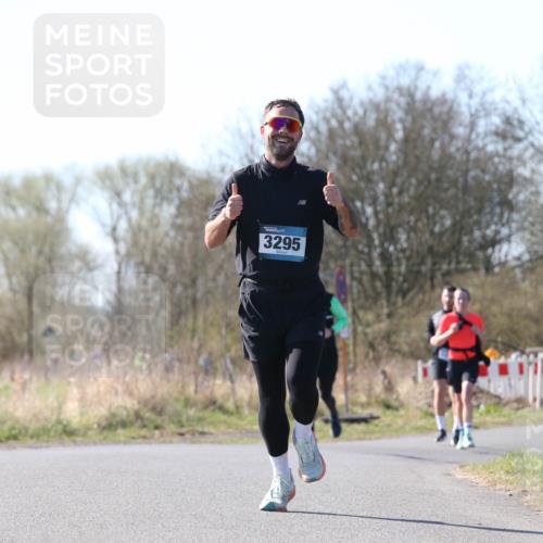 06.04.2025 - 44. Internationalen Wilhelmsburger Insellauf Jannik Wohlers http://msf.ph/oto/7622375 06.04.2025 10:20:48 Laufen 3295 meine-sportfotos.de
