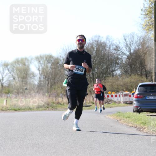06.04.2025 - 44. Internationalen Wilhelmsburger Insellauf Jannik Wohlers http://msf.ph/oto/7622377 06.04.2025 10:20:49 Laufen 3295, 4321 meine-sportfotos.de