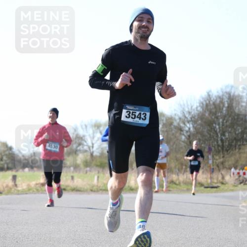06.04.2025 - 44. Internationalen Wilhelmsburger Insellauf Jannik Wohlers http://msf.ph/oto/7622438 06.04.2025 10:21:23 Laufen 4530, 3543 meine-sportfotos.de