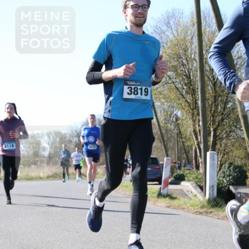 06.04.2025 - 44. Internationalen Wilhelmsburger Insellauf Jannik Wohlers http://msf.ph/oto/7622541 06.04.2025 10:22:01 Laufen 4118, 4470, 3819, 4515 meine-sportfotos.de
