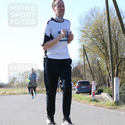 06.04.2025 - 44. Internationalen Wilhelmsburger Insellauf Jannik Wohlers http://msf.ph/oto/7622554 06.04.2025 10:22:04 Laufen 19 meine-sportfotos.de