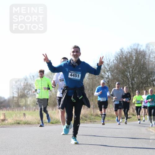 06.04.2025 - 44. Internationalen Wilhelmsburger Insellauf Jannik Wohlers http://msf.ph/oto/7622557 06.04.2025 10:22:06 Laufen 4451, 3709, 4356 meine-sportfotos.de