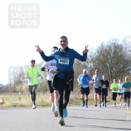06.04.2025 - 44. Internationalen Wilhelmsburger Insellauf Jannik Wohlers http://msf.ph/oto/7622559 06.04.2025 10:22:06 Laufen 4451, 4337, 356 meine-sportfotos.de