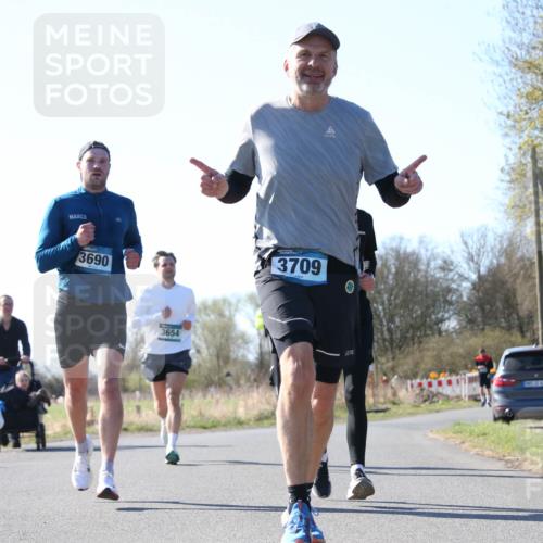 06.04.2025 - 44. Internationalen Wilhelmsburger Insellauf Jannik Wohlers http://msf.ph/oto/7622582 06.04.2025 10:22:16 Laufen 3690, 3654, 3709, 36, 31, 4923 meine-sportfotos.de