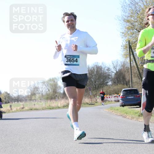 06.04.2025 - 44. Internationalen Wilhelmsburger Insellauf Jannik Wohlers http://msf.ph/oto/7622596 06.04.2025 10:22:20 Laufen 3654, 4253 meine-sportfotos.de