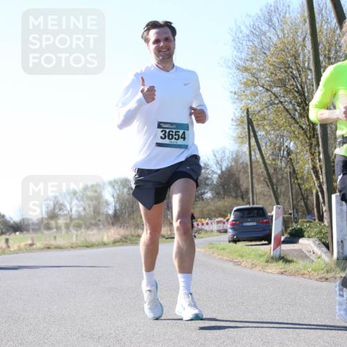 06.04.2025 - 44. Internationalen Wilhelmsburger Insellauf Jannik Wohlers http://msf.ph/oto/7622599 06.04.2025 10:22:20 Laufen 3654, 4253 meine-sportfotos.de