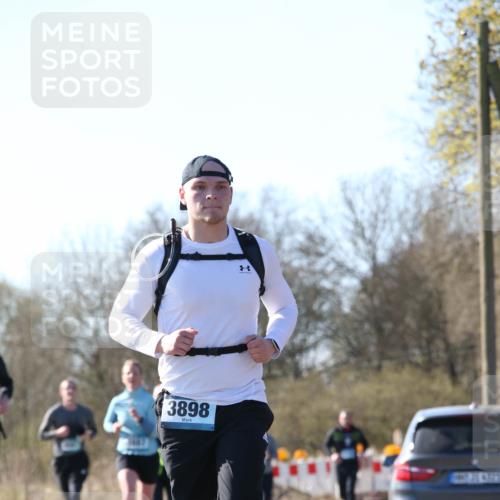06.04.2025 - 44. Internationalen Wilhelmsburger Insellauf Jannik Wohlers http://msf.ph/oto/7622629 06.04.2025 10:22:44 Laufen 3898 meine-sportfotos.de