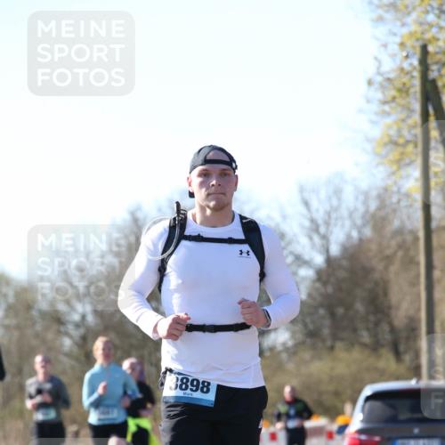 06.04.2025 - 44. Internationalen Wilhelmsburger Insellauf Jannik Wohlers http://msf.ph/oto/7622631 06.04.2025 10:22:44 Laufen 3898 meine-sportfotos.de
