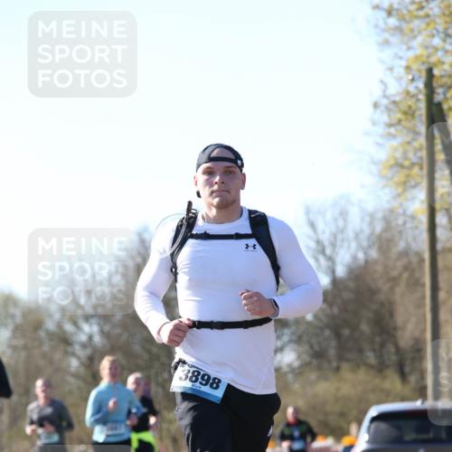 06.04.2025 - 44. Internationalen Wilhelmsburger Insellauf Jannik Wohlers http://msf.ph/oto/7622632 06.04.2025 10:22:44 Laufen 3898 meine-sportfotos.de