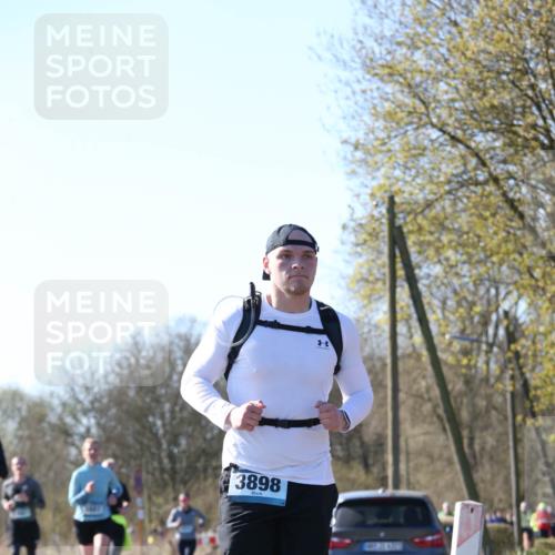 06.04.2025 - 44. Internationalen Wilhelmsburger Insellauf Jannik Wohlers http://msf.ph/oto/7622634 06.04.2025 10:22:45 Laufen 3898 meine-sportfotos.de