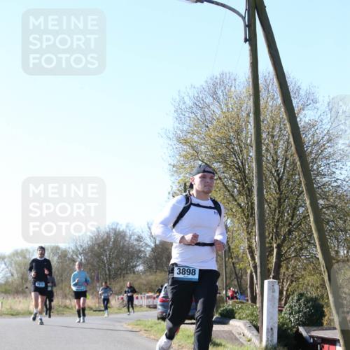 06.04.2025 - 44. Internationalen Wilhelmsburger Insellauf Jannik Wohlers http://msf.ph/oto/7622640 06.04.2025 10:22:46 Laufen 3915, 3898 meine-sportfotos.de