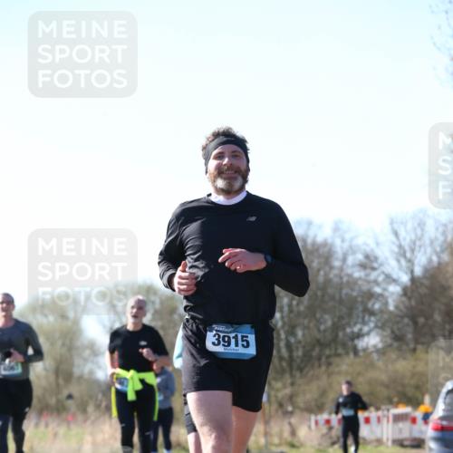 06.04.2025 - 44. Internationalen Wilhelmsburger Insellauf Jannik Wohlers http://msf.ph/oto/7622644 06.04.2025 10:22:49 Laufen 3915 meine-sportfotos.de