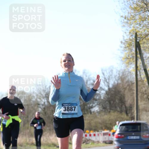 06.04.2025 - 44. Internationalen Wilhelmsburger Insellauf Jannik Wohlers http://msf.ph/oto/7622647 06.04.2025 10:22:51 Laufen 136, 3887 meine-sportfotos.de