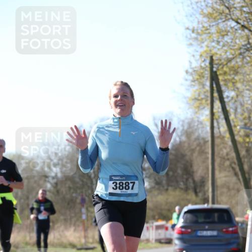 06.04.2025 - 44. Internationalen Wilhelmsburger Insellauf Jannik Wohlers http://msf.ph/oto/7622650 06.04.2025 10:22:52 Laufen 3887 meine-sportfotos.de