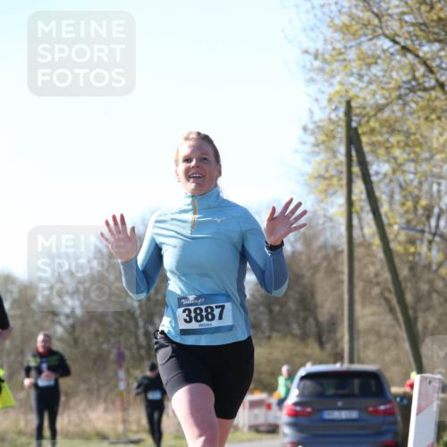 06.04.2025 - 44. Internationalen Wilhelmsburger Insellauf Jannik Wohlers http://msf.ph/oto/7622651 06.04.2025 10:22:52 Laufen 3887 meine-sportfotos.de