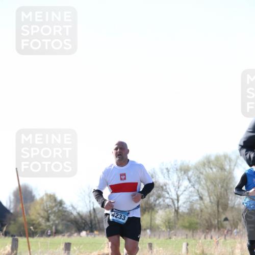 06.04.2025 - 44. Internationalen Wilhelmsburger Insellauf Jannik Wohlers http://msf.ph/oto/7622753 06.04.2025 10:23:36 Laufen 4233 meine-sportfotos.de