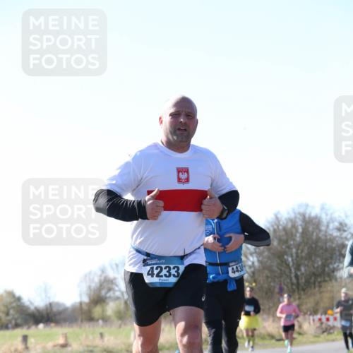 06.04.2025 - 44. Internationalen Wilhelmsburger Insellauf Jannik Wohlers http://msf.ph/oto/7622764 06.04.2025 10:23:40 Laufen 4233, 4438 meine-sportfotos.de
