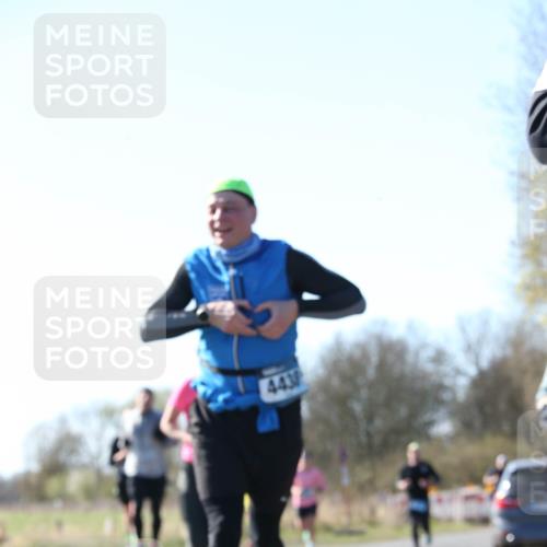 06.04.2025 - 44. Internationalen Wilhelmsburger Insellauf Jannik Wohlers http://msf.ph/oto/7622769 06.04.2025 10:23:42 Laufen 4438 meine-sportfotos.de