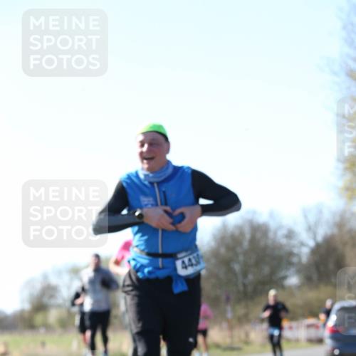 06.04.2025 - 44. Internationalen Wilhelmsburger Insellauf Jannik Wohlers http://msf.ph/oto/7622770 06.04.2025 10:23:42 Laufen 443 meine-sportfotos.de