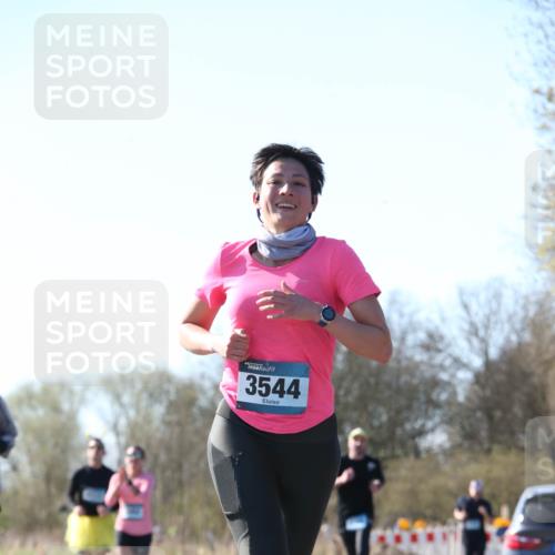 06.04.2025 - 44. Internationalen Wilhelmsburger Insellauf Jannik Wohlers http://msf.ph/oto/7622779 06.04.2025 10:23:43 Laufen 3544 meine-sportfotos.de
