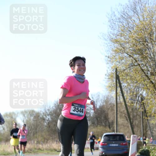 06.04.2025 - 44. Internationalen Wilhelmsburger Insellauf Jannik Wohlers http://msf.ph/oto/7622783 06.04.2025 10:23:44 Laufen 3544 meine-sportfotos.de