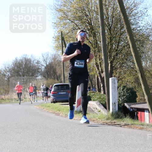 06.04.2025 - 44. Internationalen Wilhelmsburger Insellauf Jannik Wohlers http://msf.ph/oto/7622831 06.04.2025 10:23:57 Laufen 31, 4323, 4344 meine-sportfotos.de