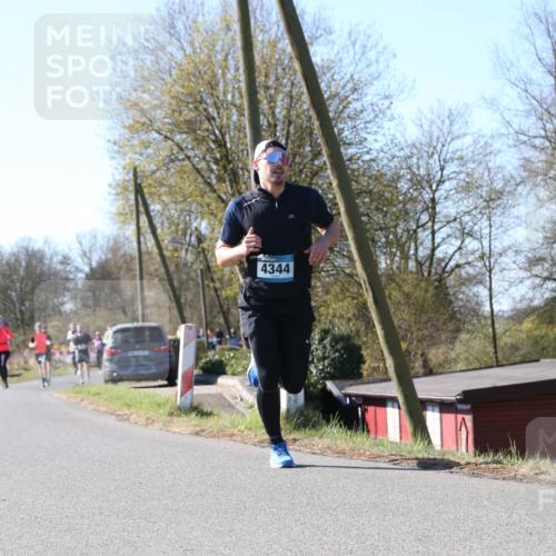 06.04.2025 - 44. Internationalen Wilhelmsburger Insellauf Jannik Wohlers http://msf.ph/oto/7622834 06.04.2025 10:23:57 Laufen 4344 meine-sportfotos.de