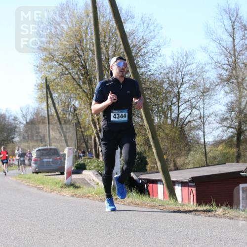 06.04.2025 - 44. Internationalen Wilhelmsburger Insellauf Jannik Wohlers http://msf.ph/oto/7622835 06.04.2025 10:23:58 Laufen 4344 meine-sportfotos.de