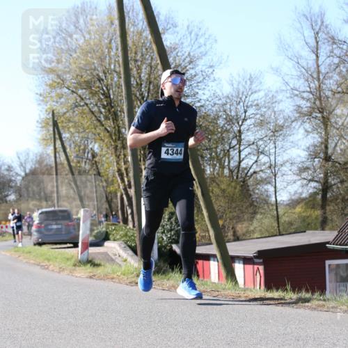 06.04.2025 - 44. Internationalen Wilhelmsburger Insellauf Jannik Wohlers http://msf.ph/oto/7622836 06.04.2025 10:23:58 Laufen 4344 meine-sportfotos.de