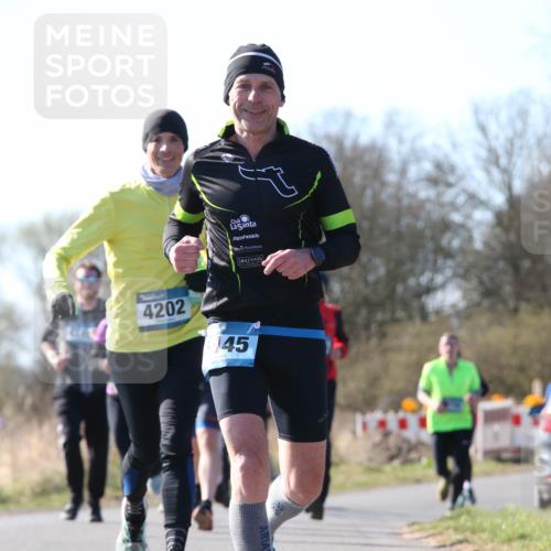 06.04.2025 - 44. Internationalen Wilhelmsburger Insellauf Jannik Wohlers http://msf.ph/oto/7622847 06.04.2025 10:24:09 Laufen 3432, 4202, 45 meine-sportfotos.de