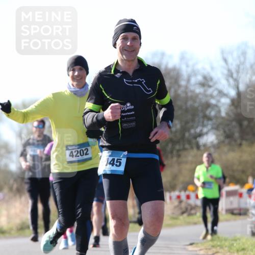 06.04.2025 - 44. Internationalen Wilhelmsburger Insellauf Jannik Wohlers http://msf.ph/oto/7622848 06.04.2025 10:24:10 Laufen 3432, 4202, 45 meine-sportfotos.de