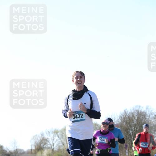 06.04.2025 - 44. Internationalen Wilhelmsburger Insellauf Jannik Wohlers http://msf.ph/oto/7622861 06.04.2025 10:24:12 Laufen 3432, 4139, 3093 meine-sportfotos.de