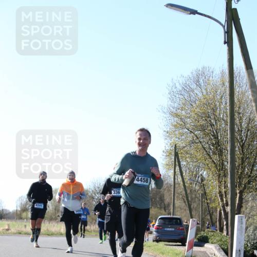 06.04.2025 - 44. Internationalen Wilhelmsburger Insellauf Jannik Wohlers http://msf.ph/oto/7622907 06.04.2025 10:24:30 Laufen 4241, 3255, 336, 4458, 31, 4321 meine-sportfotos.de