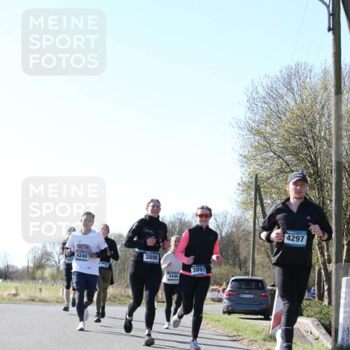 06.04.2025 - 44. Internationalen Wilhelmsburger Insellauf Jannik Wohlers http://msf.ph/oto/7622965 06.04.2025 10:24:55 Laufen 520, 4240, 563, 16, 3890, 3446, 3891, 31, 4321, 4297 meine-sportfotos.de