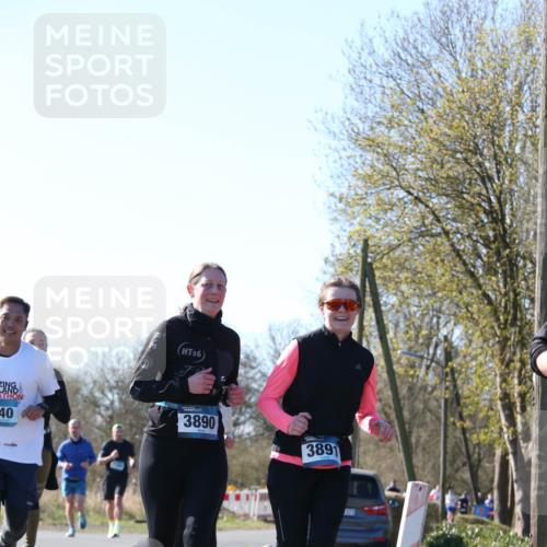 06.04.2025 - 44. Internationalen Wilhelmsburger Insellauf Jannik Wohlers http://msf.ph/oto/7622966 06.04.2025 10:24:55 Laufen 16, 40, 3890, 3891 meine-sportfotos.de