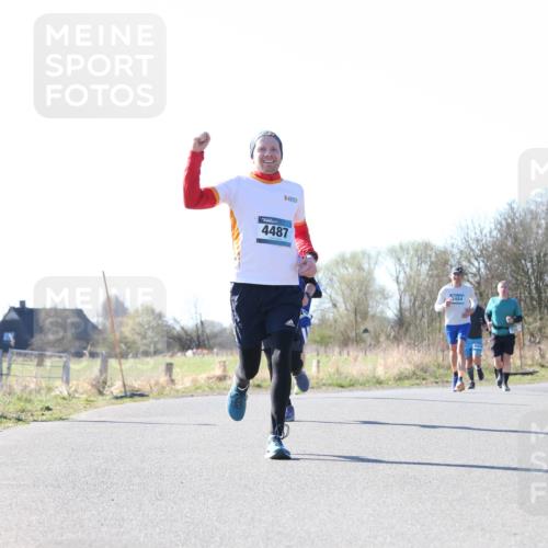 06.04.2025 - 44. Internationalen Wilhelmsburger Insellauf Jannik Wohlers http://msf.ph/oto/7623012 06.04.2025 10:25:27 Laufen 4487, 3484, 4502 meine-sportfotos.de