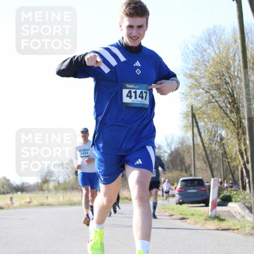06.04.2025 - 44. Internationalen Wilhelmsburger Insellauf Jannik Wohlers http://msf.ph/oto/7623030 06.04.2025 10:25:33 Laufen 3484, 4147 meine-sportfotos.de