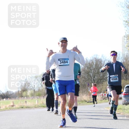 06.04.2025 - 44. Internationalen Wilhelmsburger Insellauf Jannik Wohlers http://msf.ph/oto/7623032 06.04.2025 10:25:33 Laufen 3484, 1000, 4566, 4566, 31, 4323 meine-sportfotos.de