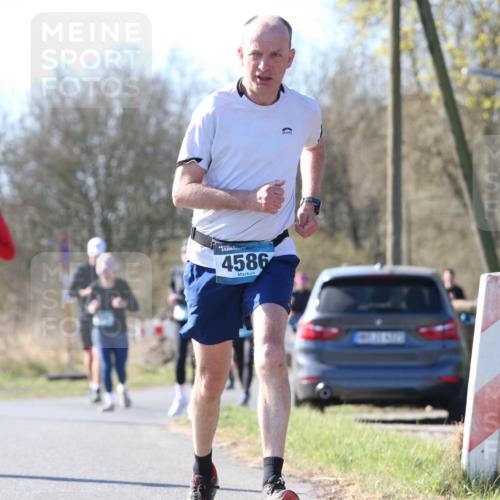 06.04.2025 - 44. Internationalen Wilhelmsburger Insellauf Jannik Wohlers http://msf.ph/oto/7623074 06.04.2025 10:25:45 Laufen 4586 meine-sportfotos.de