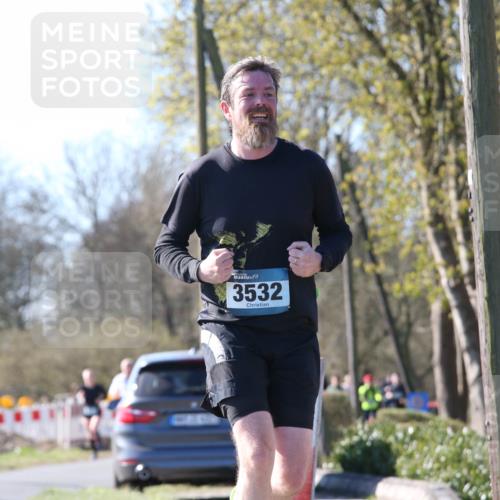 06.04.2025 - 44. Internationalen Wilhelmsburger Insellauf Jannik Wohlers http://msf.ph/oto/7623119 06.04.2025 10:26:00 Laufen 3532 meine-sportfotos.de