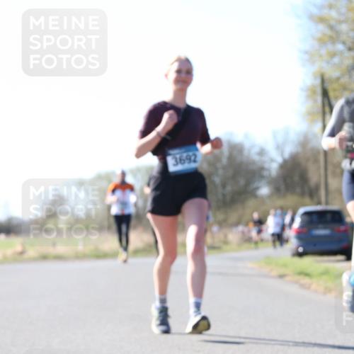 06.04.2025 - 44. Internationalen Wilhelmsburger Insellauf Jannik Wohlers http://msf.ph/oto/7623123 06.04.2025 10:26:02 Laufen 3692, 4350 meine-sportfotos.de